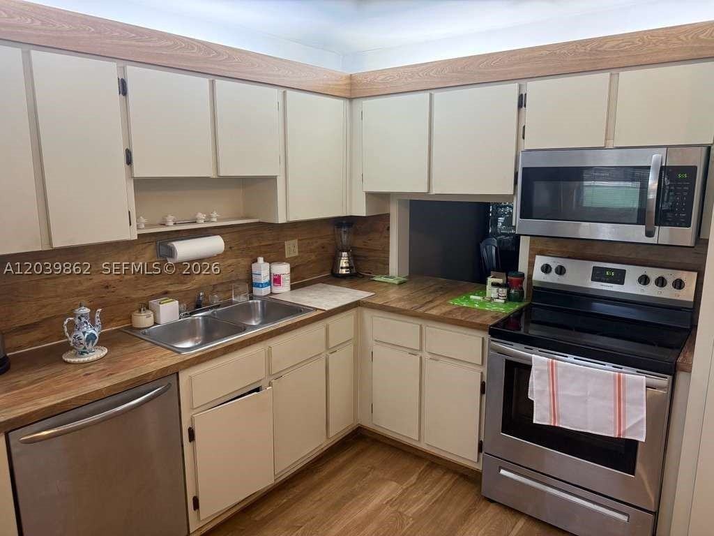 2 Briarwood Cir #212 - Photo 5 of 34