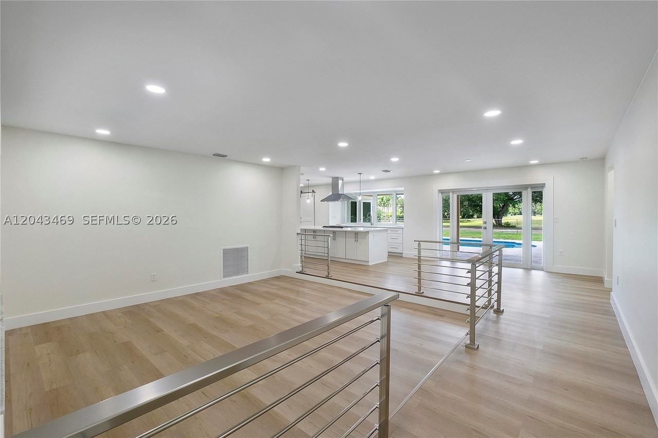 4914 Sw 90th Ave - Photo 2 of 38