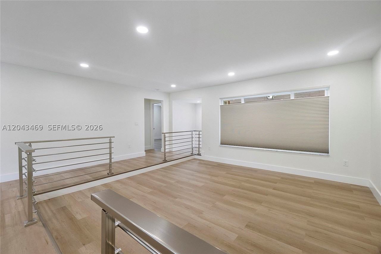 4914 Sw 90th Ave - Photo 3 of 38
