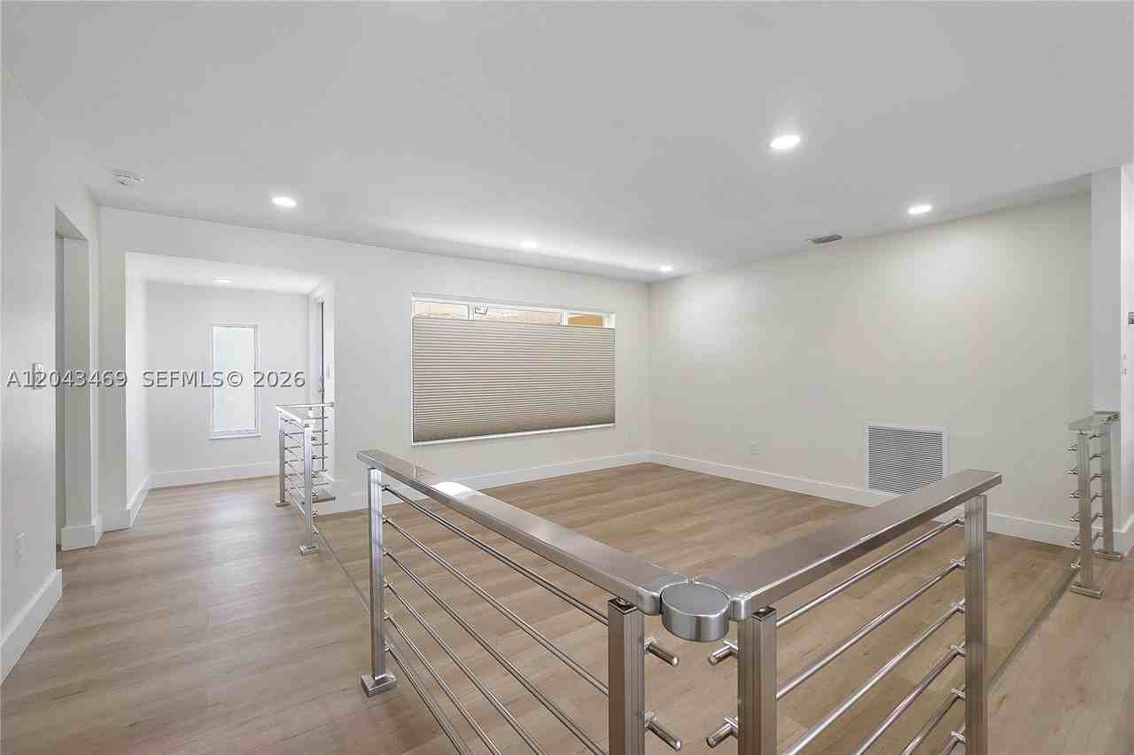 4914 Sw 90th Ave - Photo 4 of 38