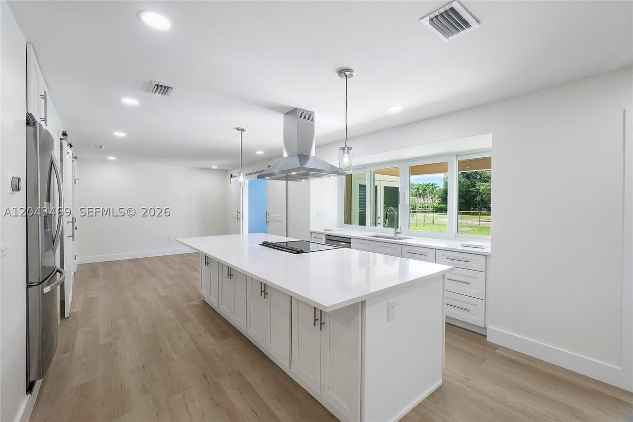 4914 Sw 90th Ave - Photo 7 of 38