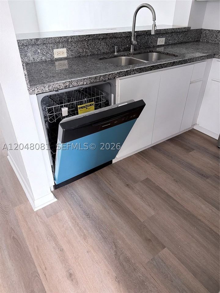 1657 Tyler St #207 - Photo 7 of 9