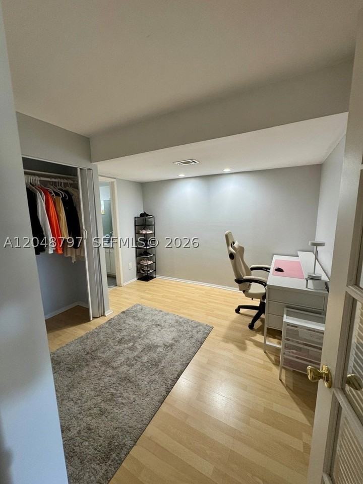 950 Hillcrest Dr #109 - Photo 5 of 11