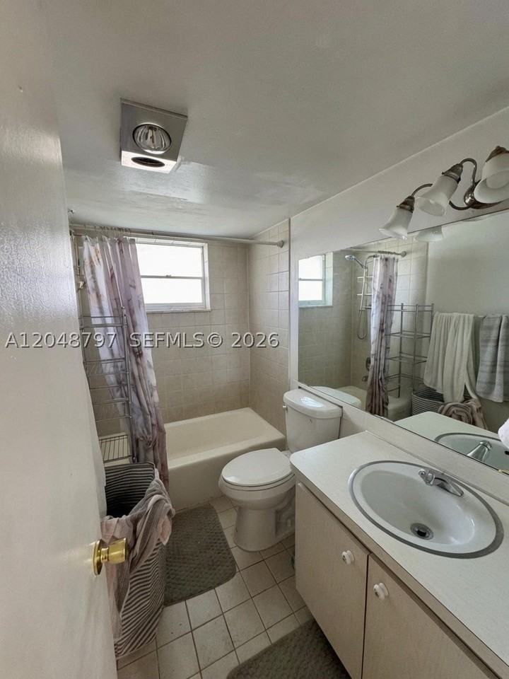 950 Hillcrest Dr #109 - Photo 7 of 11
