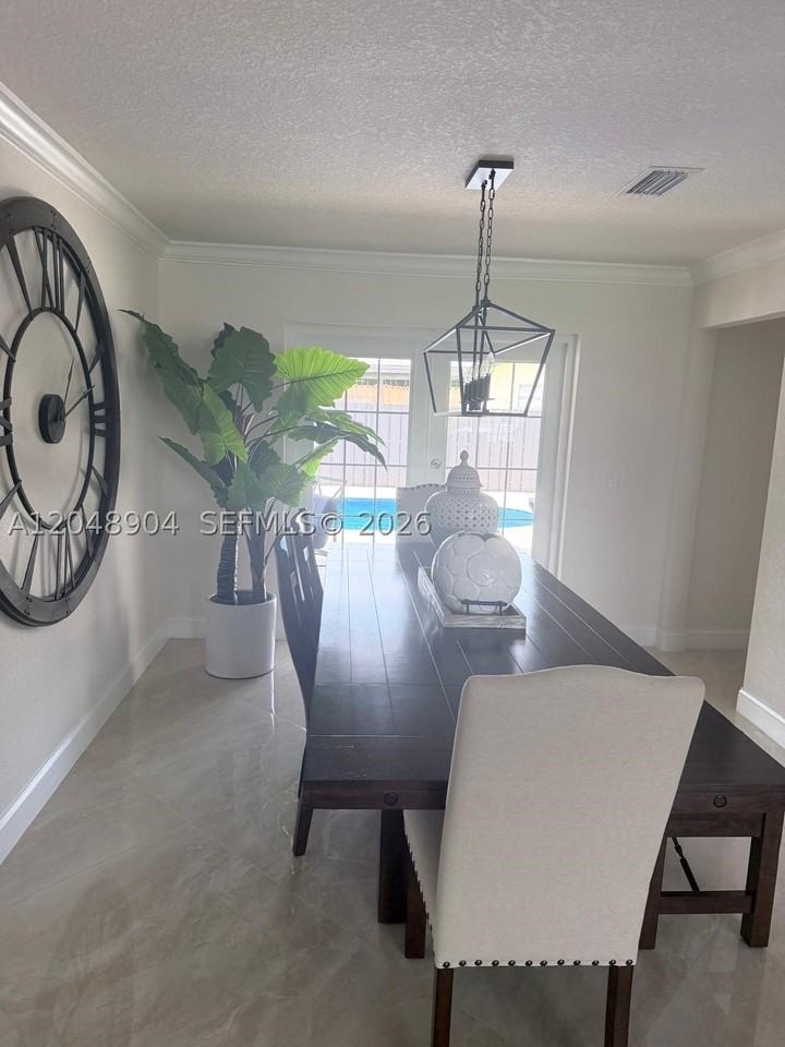 9211 Nw 32nd Pl #0 - Photo 4 of 15