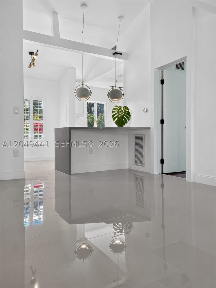 525 Ne 63rd St #4 - Photo 6 of 41