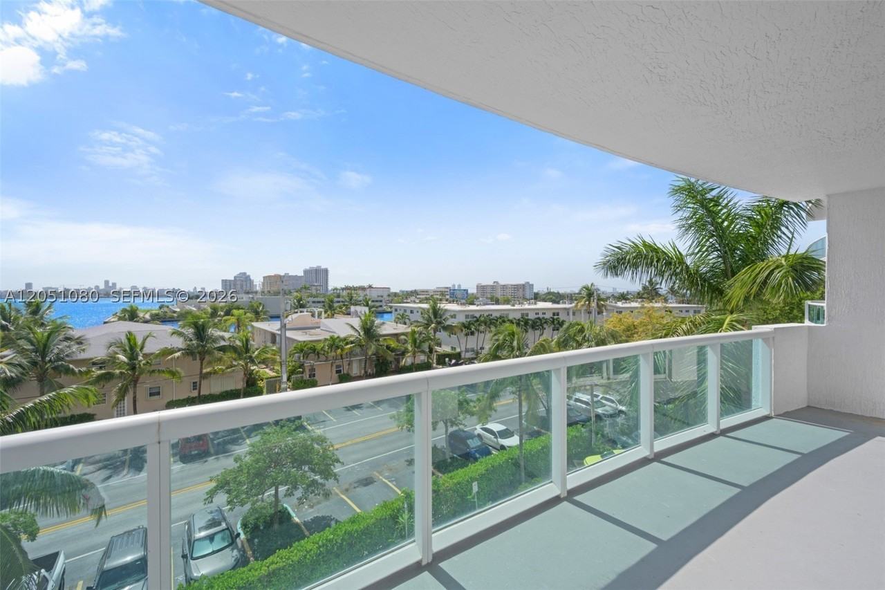 7910 Harbor Island Dr #402
