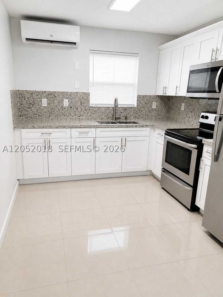 1723 Wiley St - Photo 4 of 18