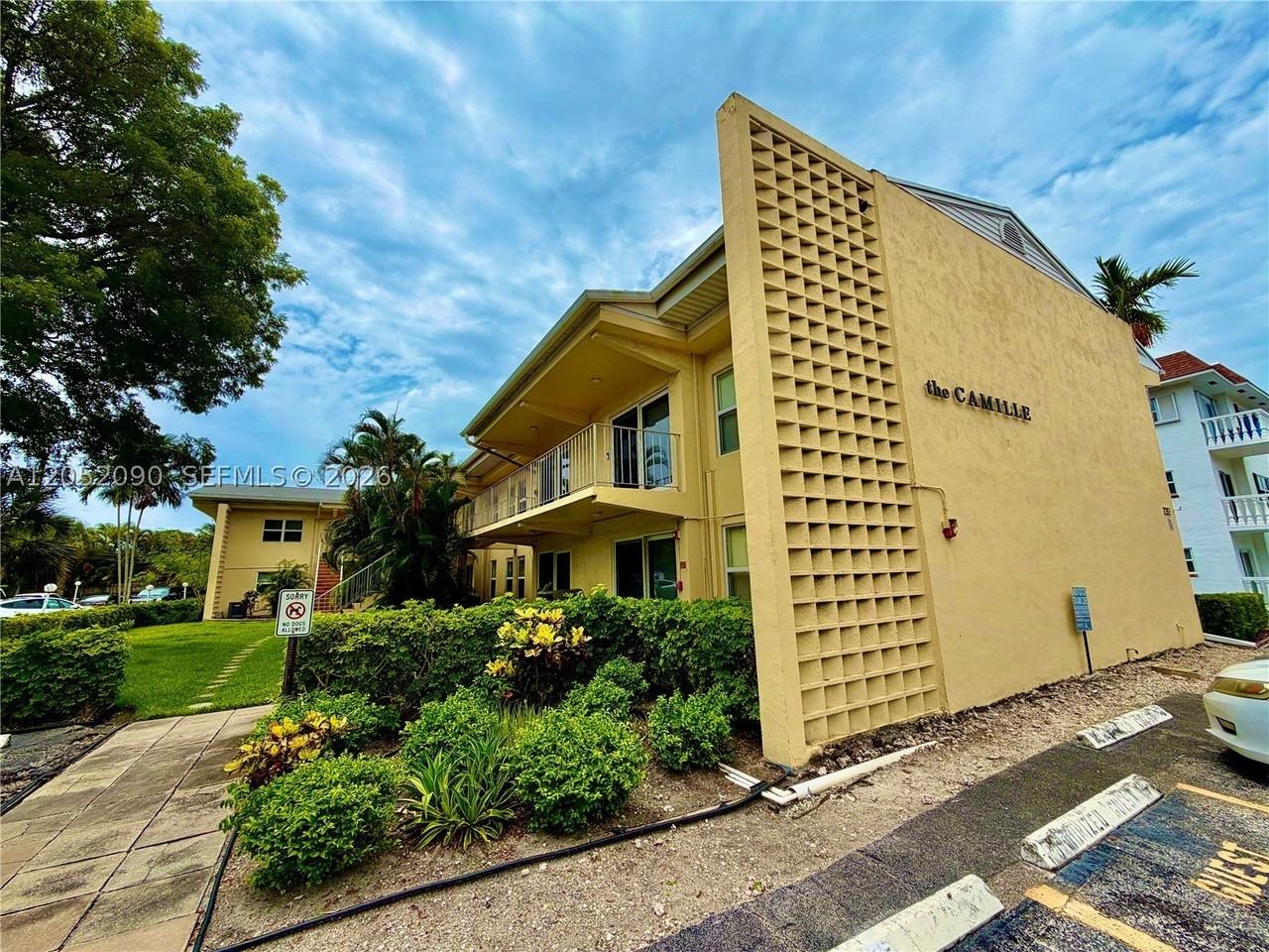 2352 Ne 9th St #B - Photo 2 of 19