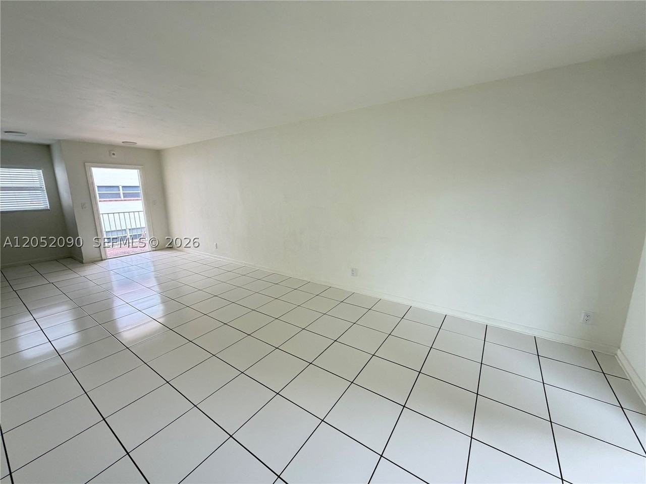 2352 Ne 9th St #B - Photo 7 of 19