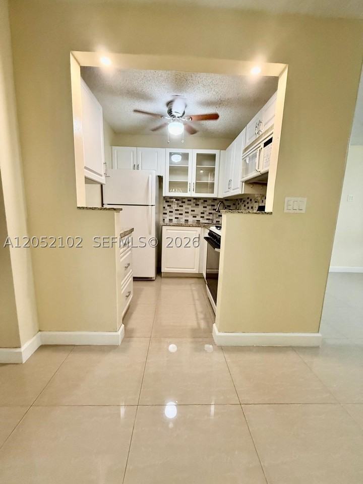20210 Ne 2nd Ave #V4 - Photo 2 of 17