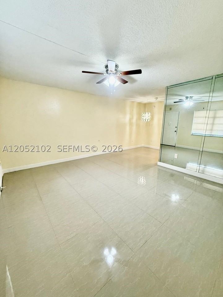 20210 Ne 2nd Ave #V4 - Photo 3 of 17