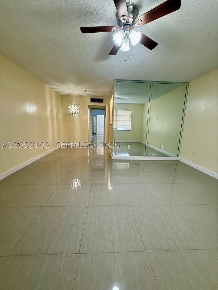 20210 Ne 2nd Ave #V4 - Photo 4 of 17