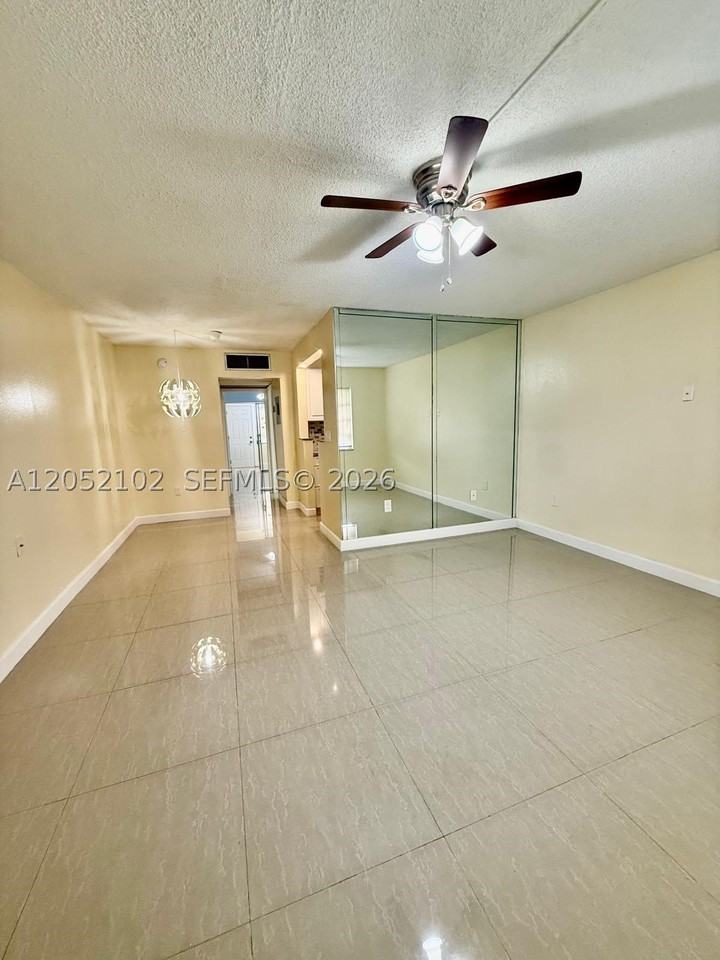 20210 Ne 2nd Ave #V4 - Photo 6 of 17