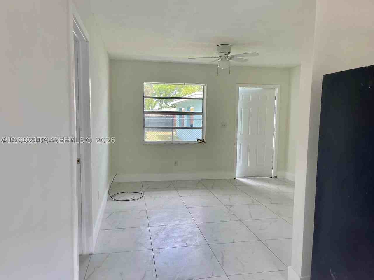 1013 Ne 3rd Ave #3 - Photo 2 of 8