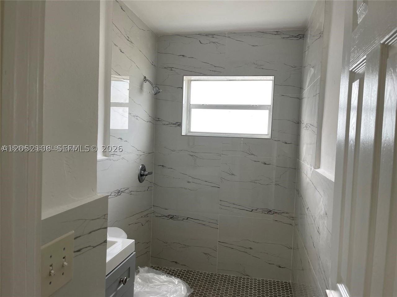 1013 Ne 3rd Ave #3 - Photo 7 of 8