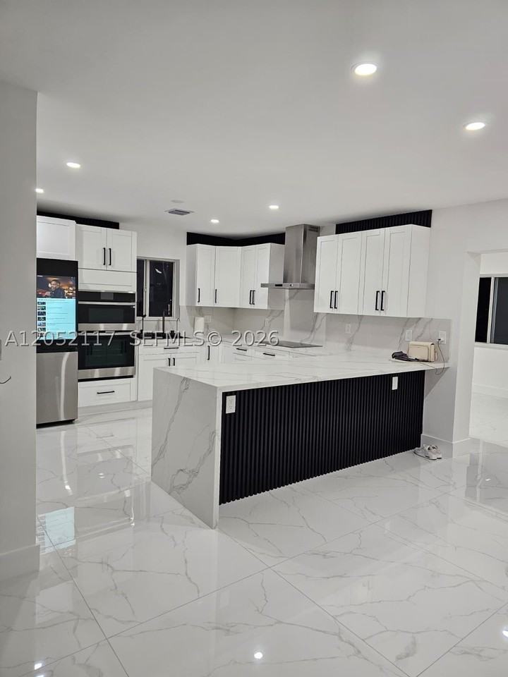 291 Nw 93rd Ave - Photo 4 of 10