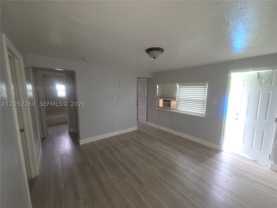 4017 Sw 24th St #4 - Photo 1 of 1