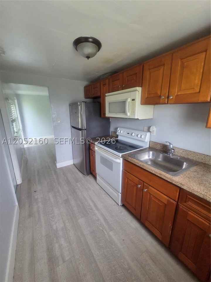 4017 Sw 24th St #4 - Photo 3 of 11