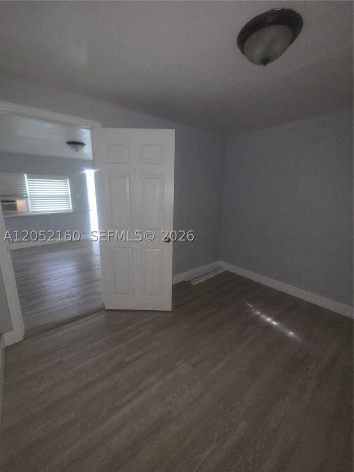 4017 Sw 24th St #4 - Photo 4 of 11