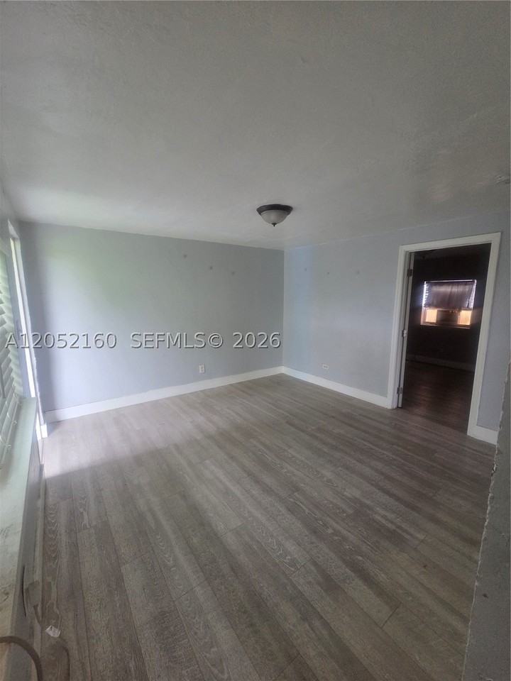 4017 Sw 24th St #4 - Photo 6 of 11