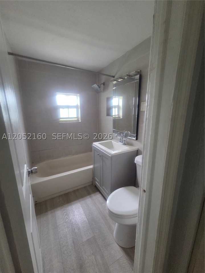 4017 Sw 24th St #4 - Photo 7 of 11