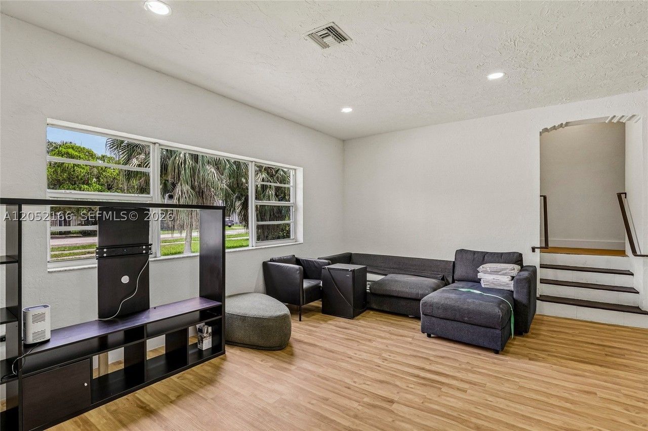 130 Nw 85th St - Photo 6 of 33