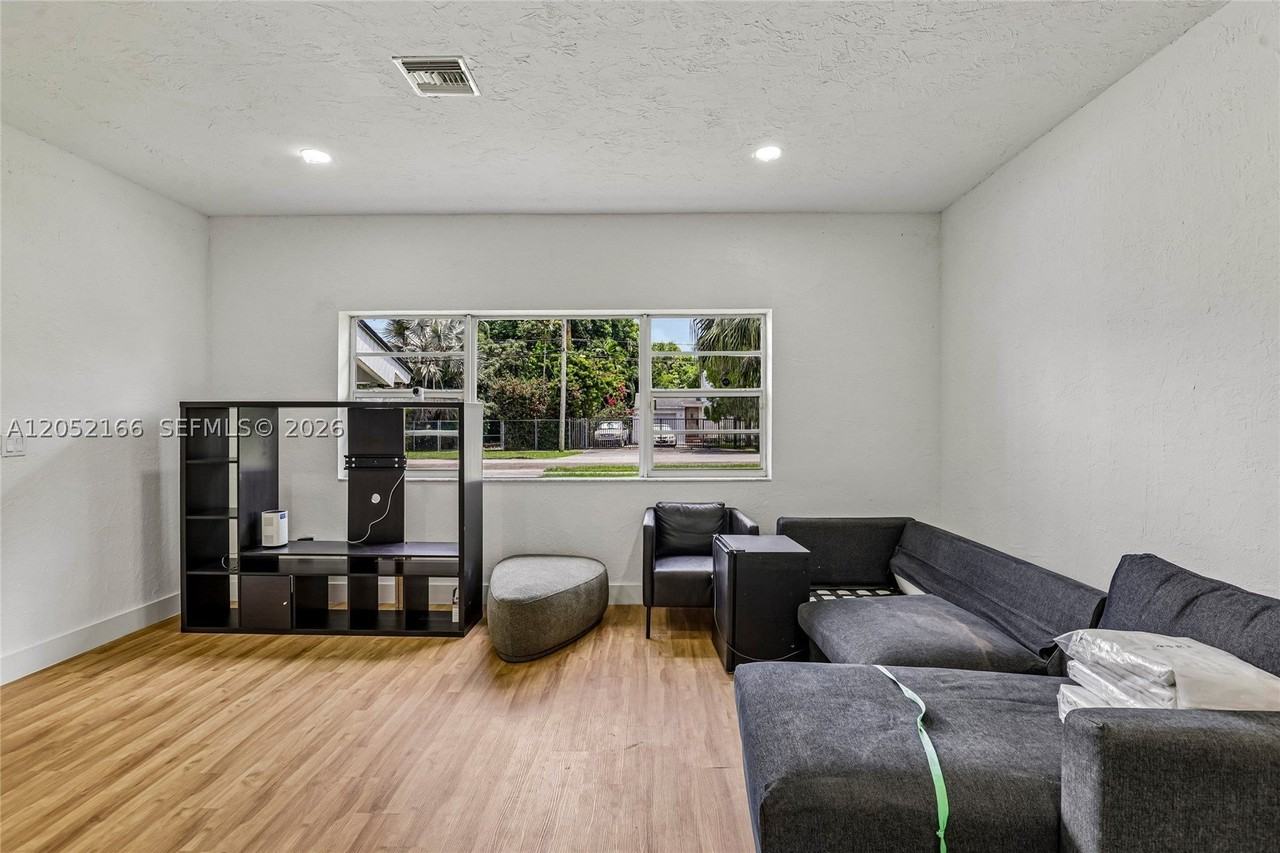 130 Nw 85th St - Photo 7 of 33