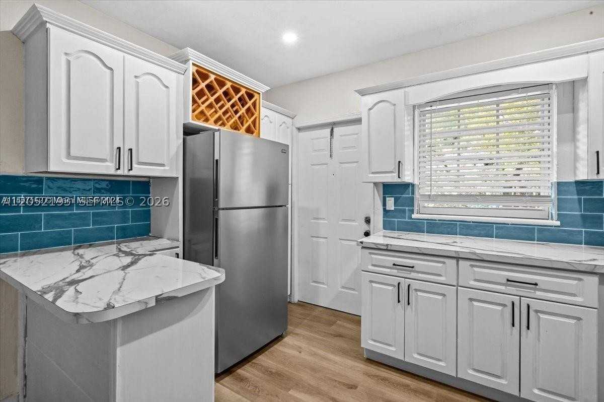 3610 Sw 3rd Ave #3610 - Photo 3 of 10