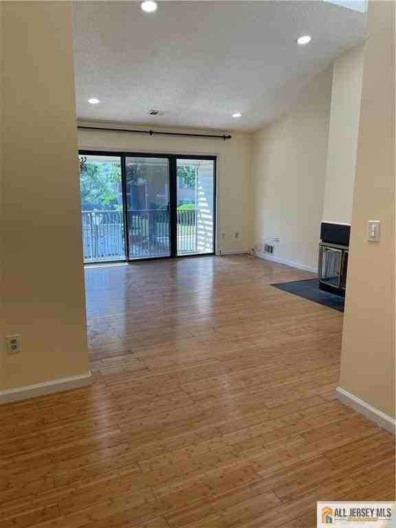 53 Taylor Dr - Photo 3 of 22
