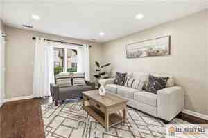 featured image of 609 N Oaks Blvd