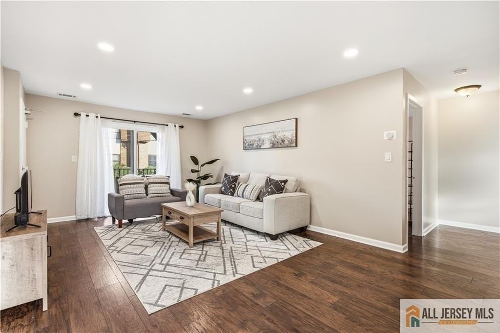 609 N Oaks Blvd - Photo 2 of 19