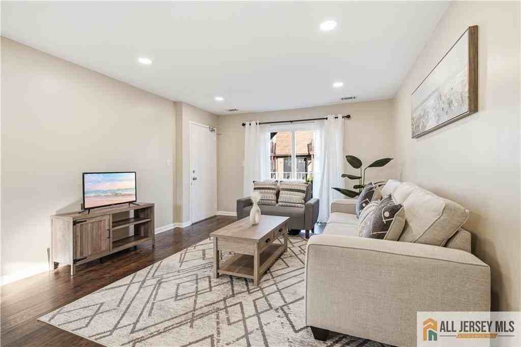 609 N Oaks Blvd - Photo 3 of 19