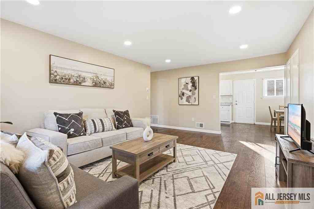 609 N Oaks Blvd - Photo 4 of 19