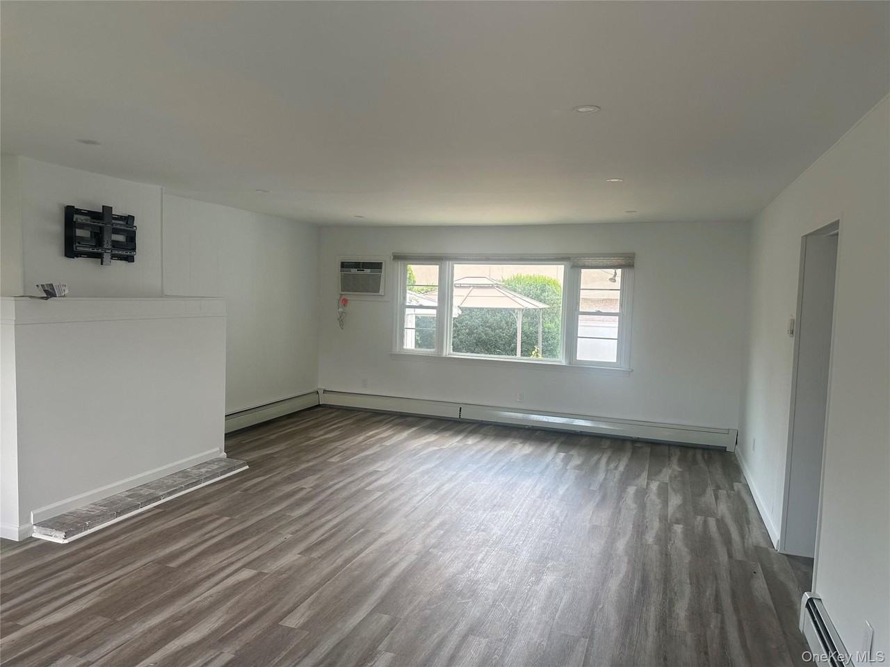168 Lenox Ave - Photo 4 of 24
