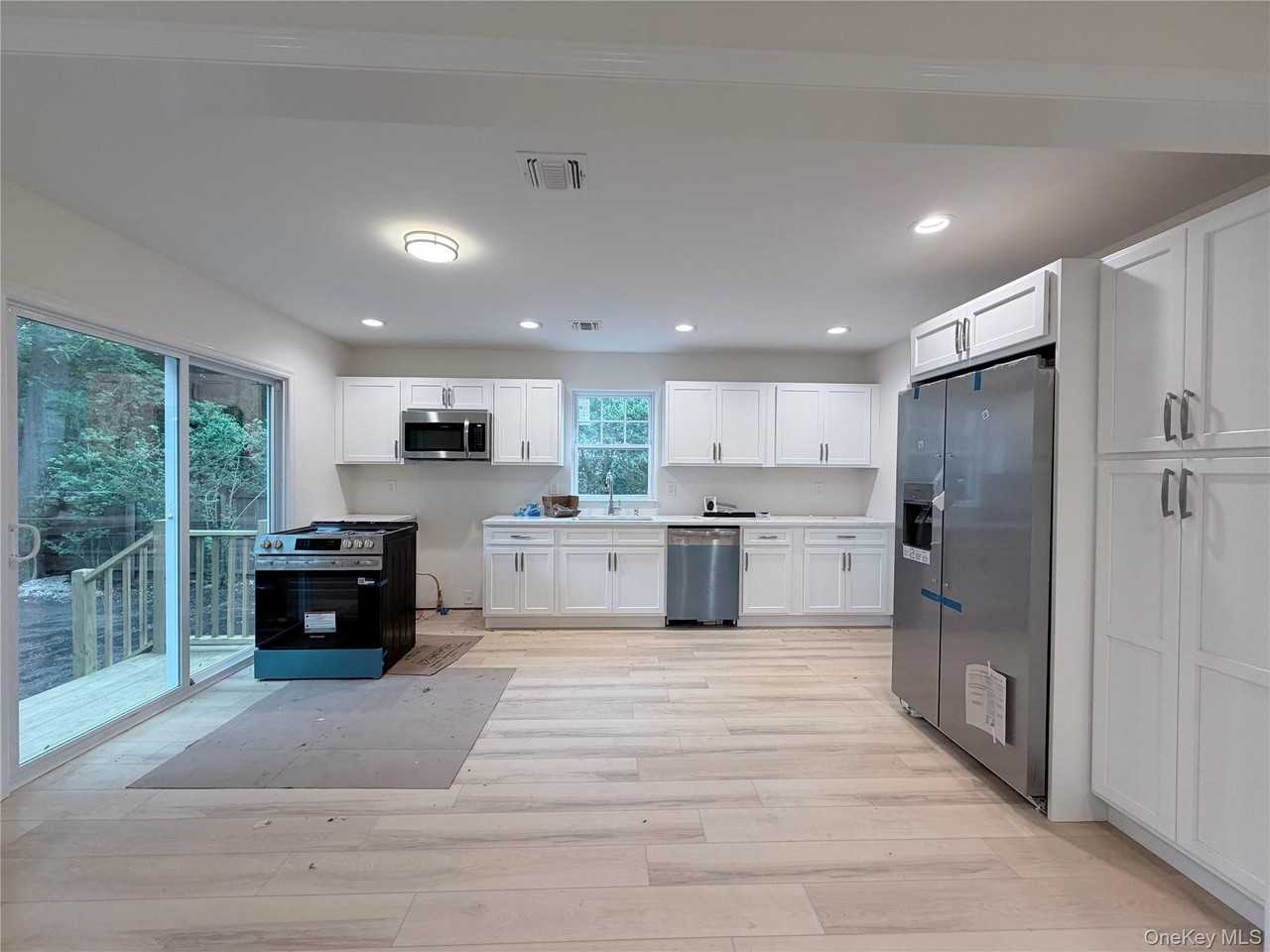 102 Pulaski Rd - Photo 2 of 27