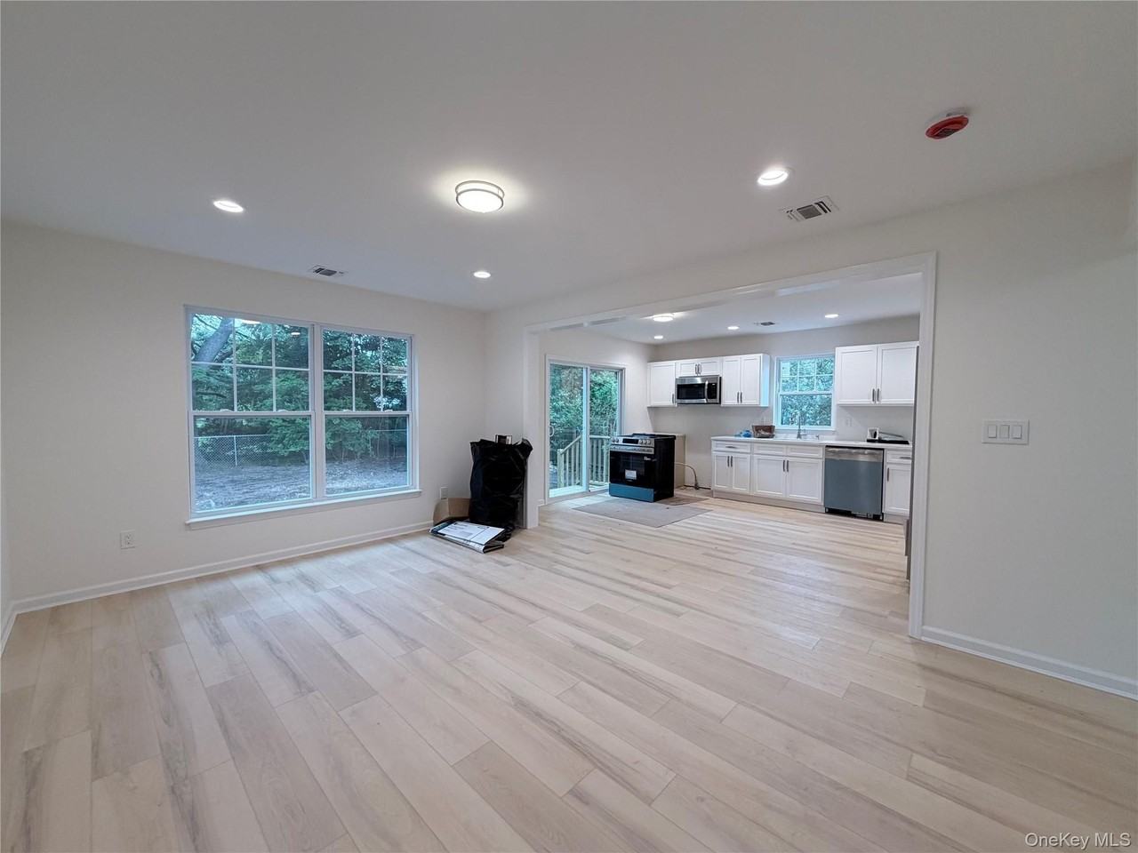 102 Pulaski Rd - Photo 5 of 27