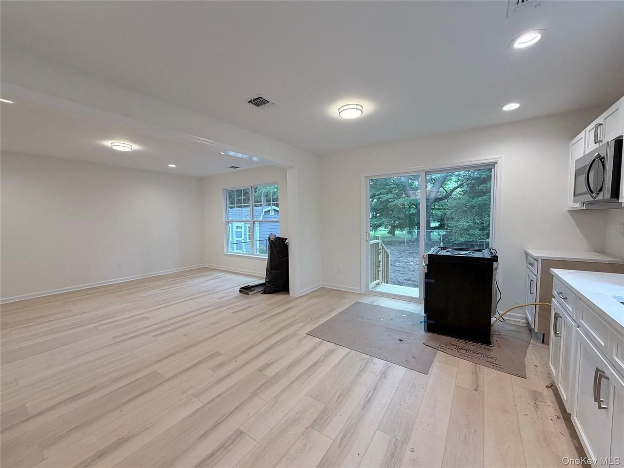 102 Pulaski Rd - Photo 6 of 27