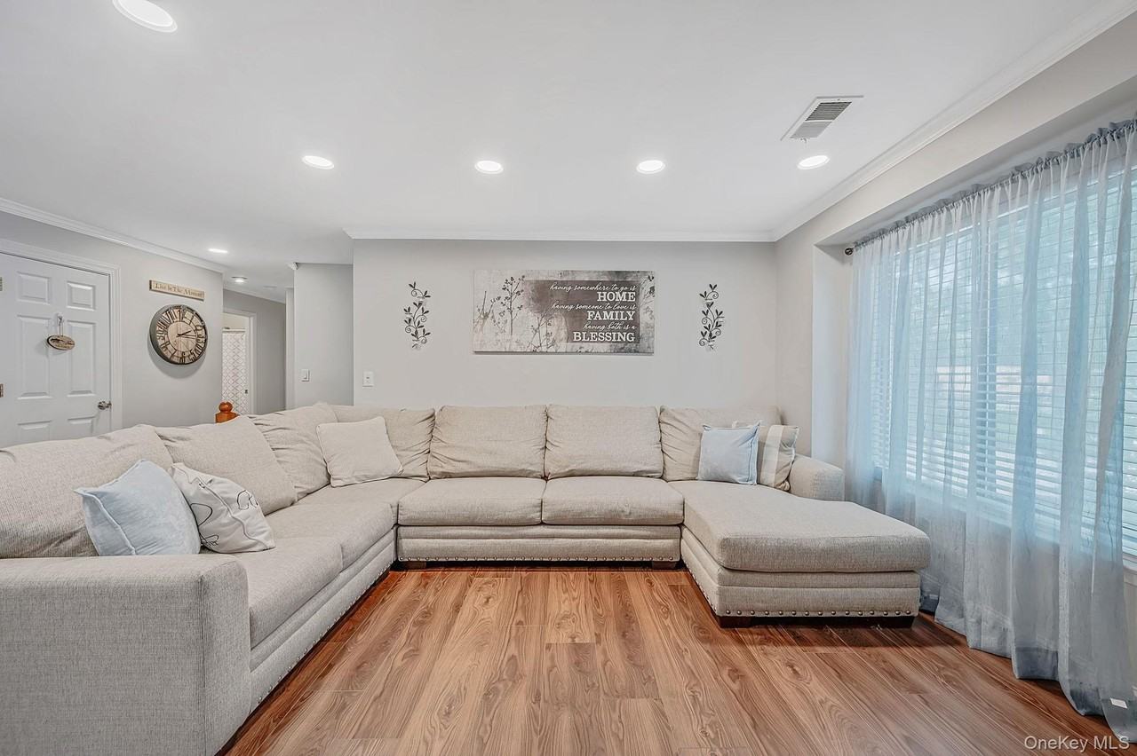 855 Skyline Dr - Photo 7 of 32