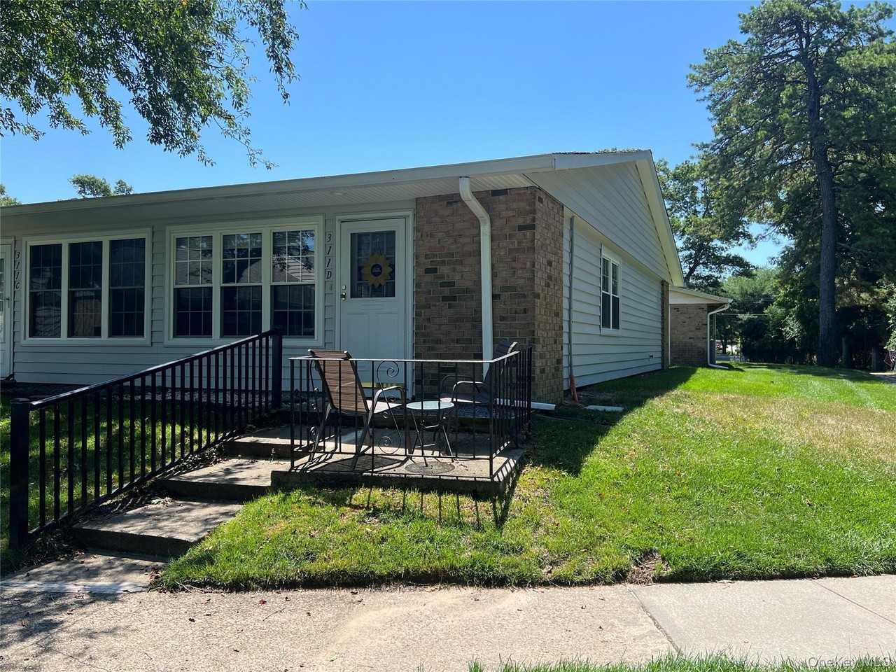 311 Woodbridge Dr #D - Photo 2 of 10