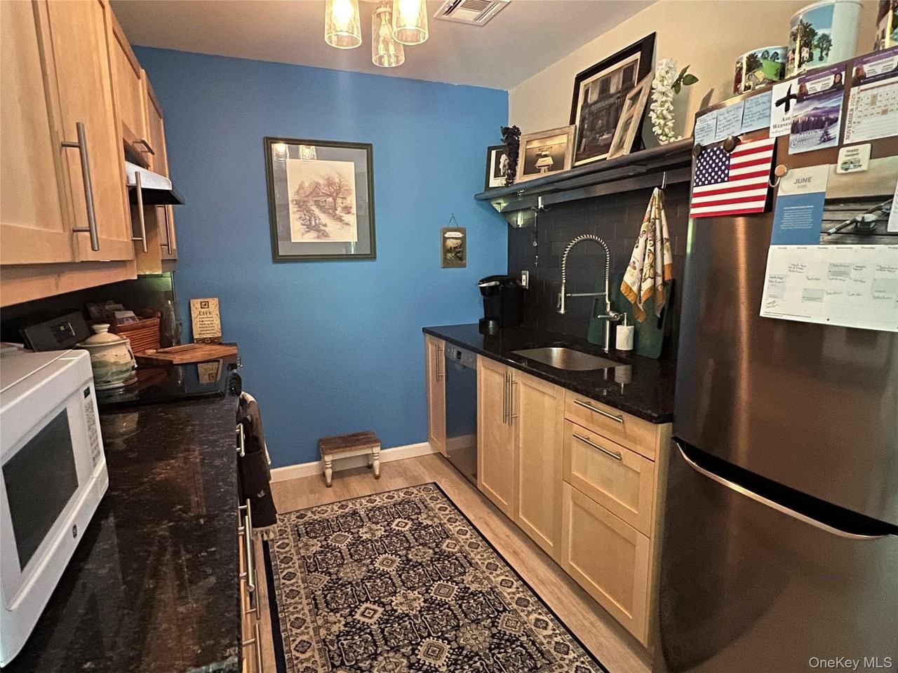 311 Woodbridge Dr #D - Photo 4 of 10