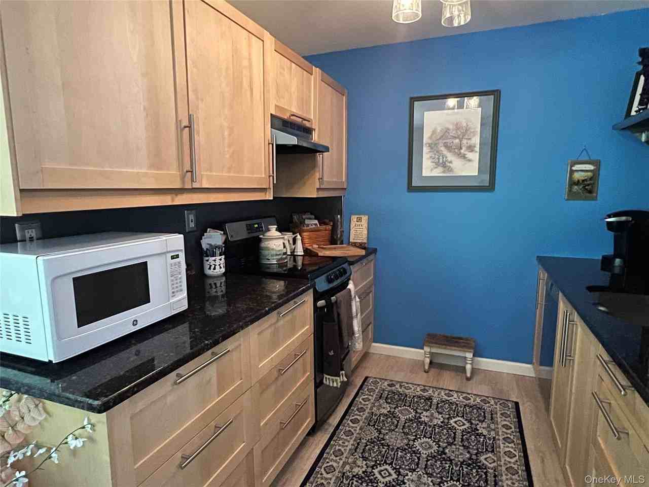 311 Woodbridge Dr #D - Photo 5 of 10