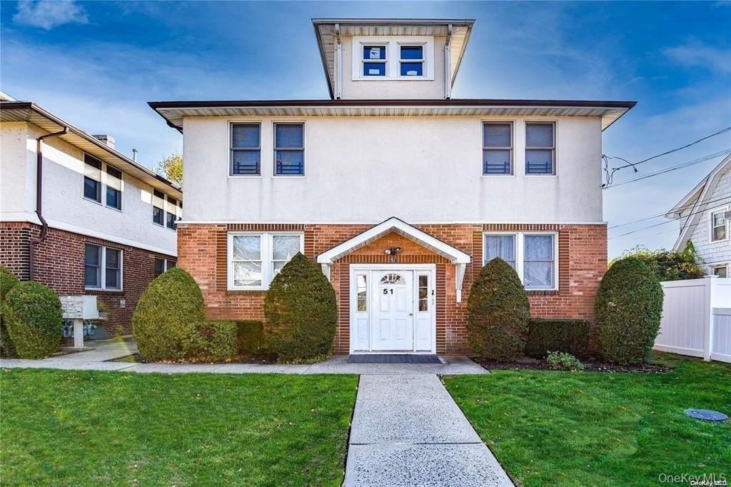 51 Thorman Ave #1L - Photo 2 of 9