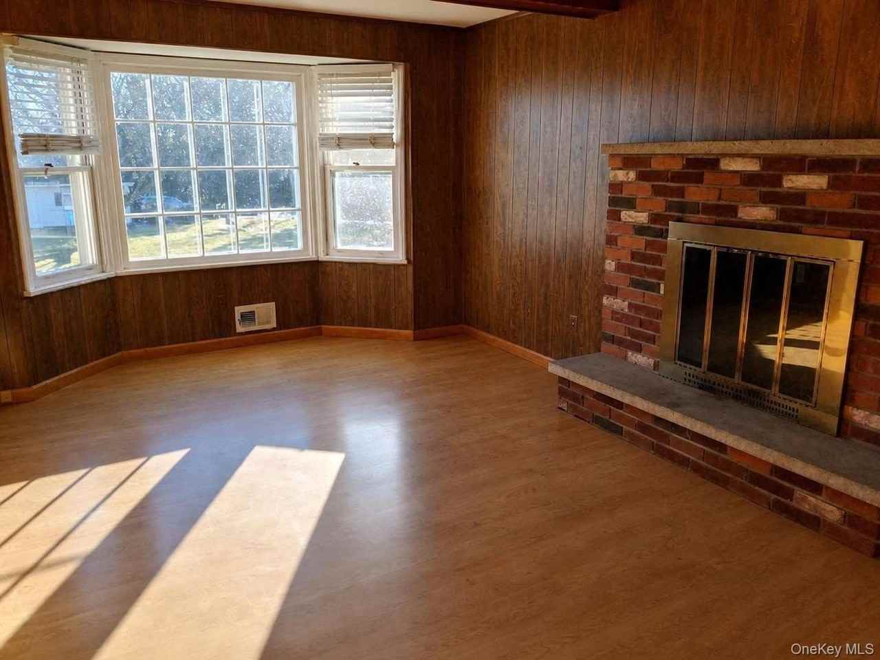 15 Crestview Dr - Photo 2 of 9