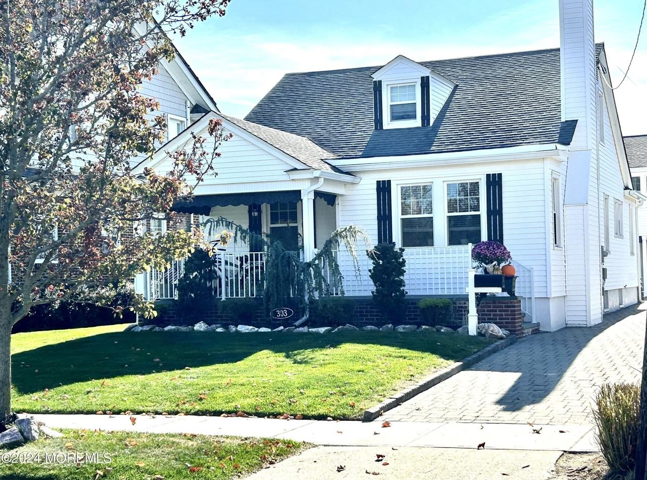 303 Evergreen Ave - Photo 2 of 26