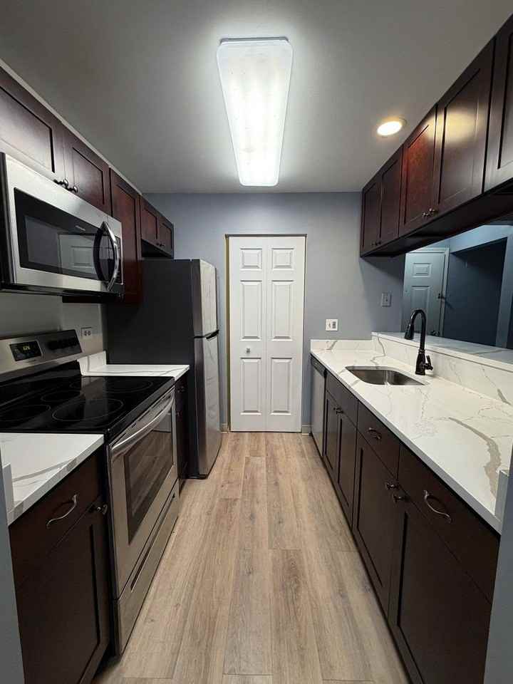 104 Glengarry Dr #105 - Photo 2 of 16