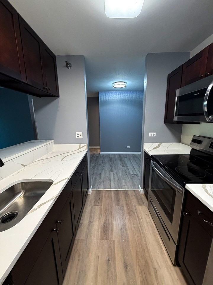 104 Glengarry Dr #105 - Photo 4 of 16