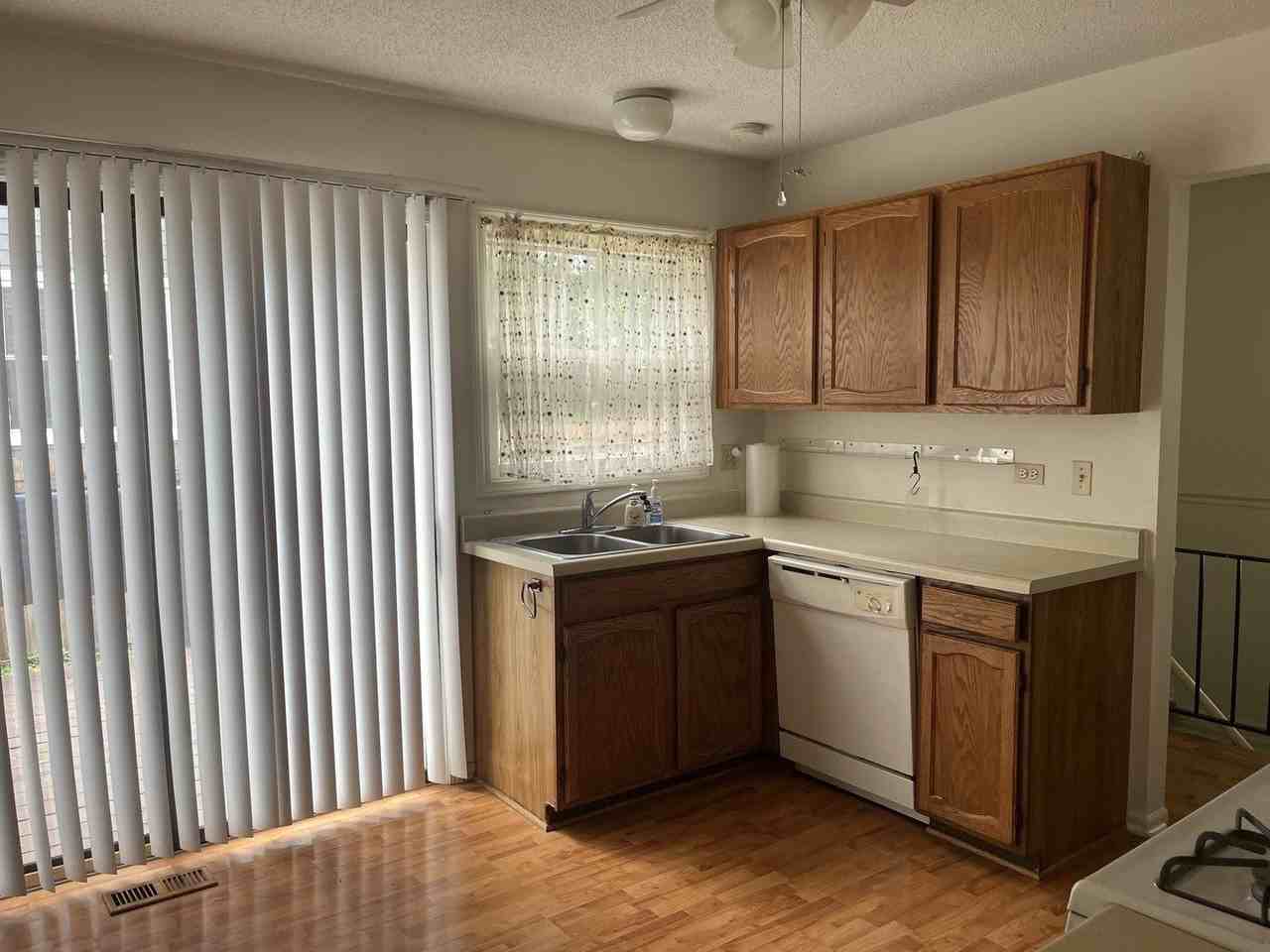 821 Brentwood Dr - Photo 5 of 11