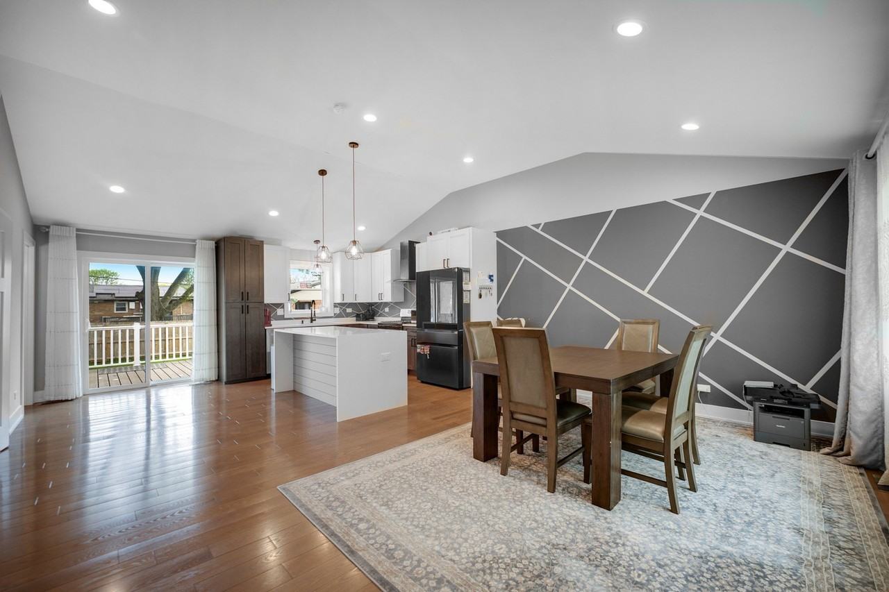 10324 S 81st Ave - Photo 4 of 21