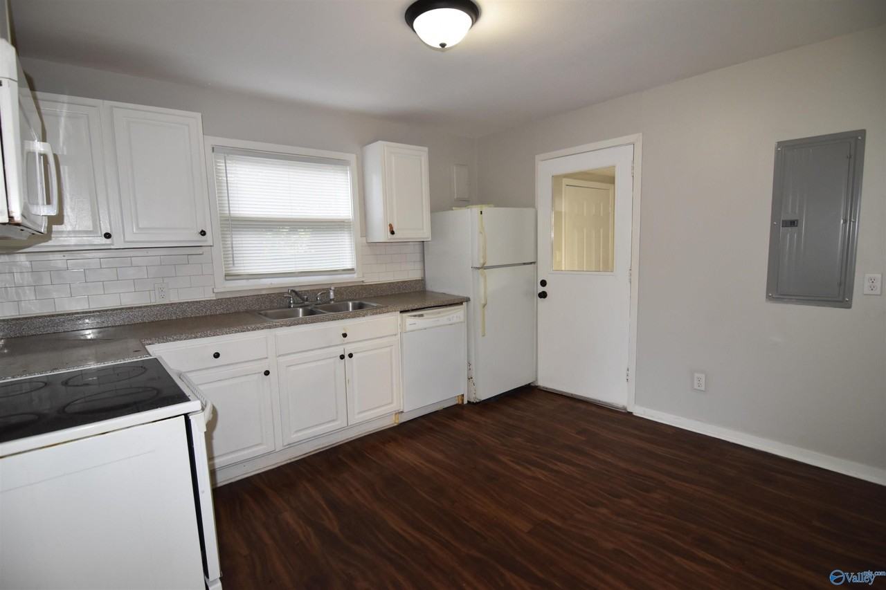 411 Ewing St Nw - Photo 3 of 35